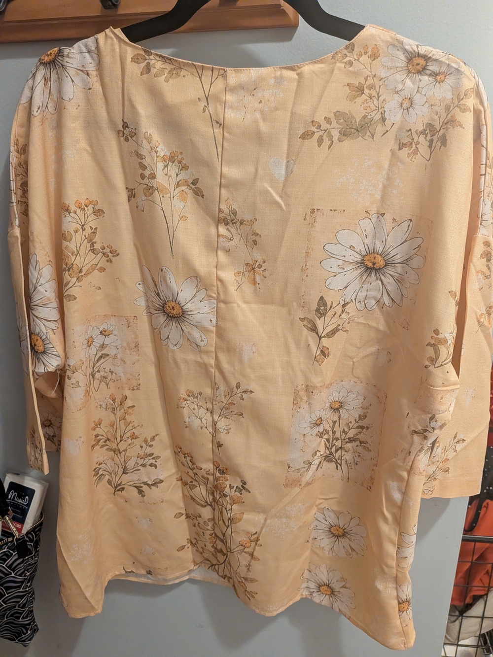 OUFISUN Daisy-Print V-Neck Peasant Blouse in Light Yellow - Picture 6 of 7